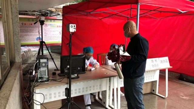 熱成像人體體溫測(cè)試儀快速篩查，解決傳統(tǒng)測(cè)溫近距離接觸問(wèn)題