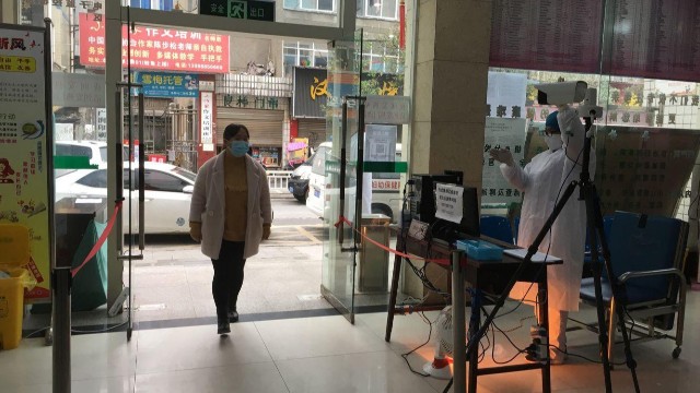 安裝熱成像體溫檢測(cè)儀攝像機(jī)，高效監(jiān)測(cè)體溫，快速篩查流動(dòng)發(fā)熱人群