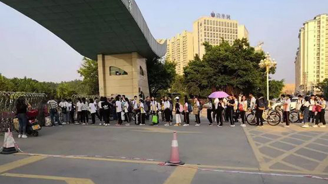 手機(jī)安檢門閘機(jī)聯(lián)動(dòng)科學(xué)管理解決學(xué)校管理學(xué)生攜帶手機(jī)難題