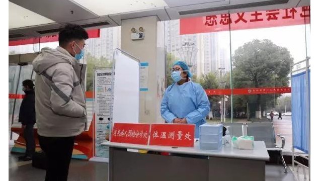精準抗擊疫情,醫(yī)院測溫門當好防御"守門員"