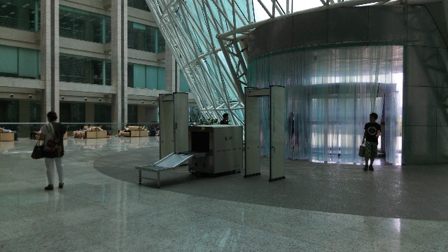 6550X光安檢機價格多少錢一臺？應(yīng)該如何選擇