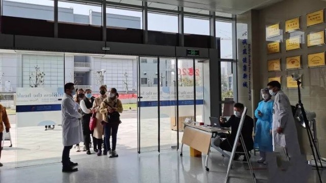 遠(yuǎn)紅外線自動測溫儀無接觸,速篩查,提高通行效率,降低傳染風(fēng)險