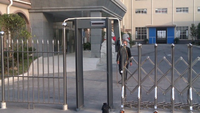 華青流體引進探天下室外金屬探測門，加強公司安全防盜管理