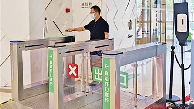 升級防疫舉措,青島海信廣場健康碼測溫自助核驗(yàn)系統(tǒng)營造安心購物環(huán)境