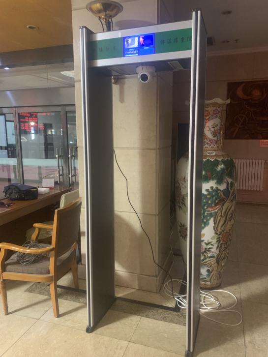 紅外線測(cè)溫儀門