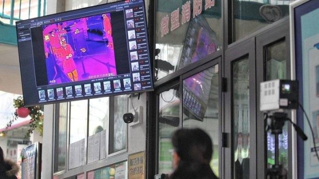 紅外測(cè)溫安檢系統(tǒng)解決社區(qū)菜市場(chǎng)客流多人員積壓聚集疫情防控老大難問題