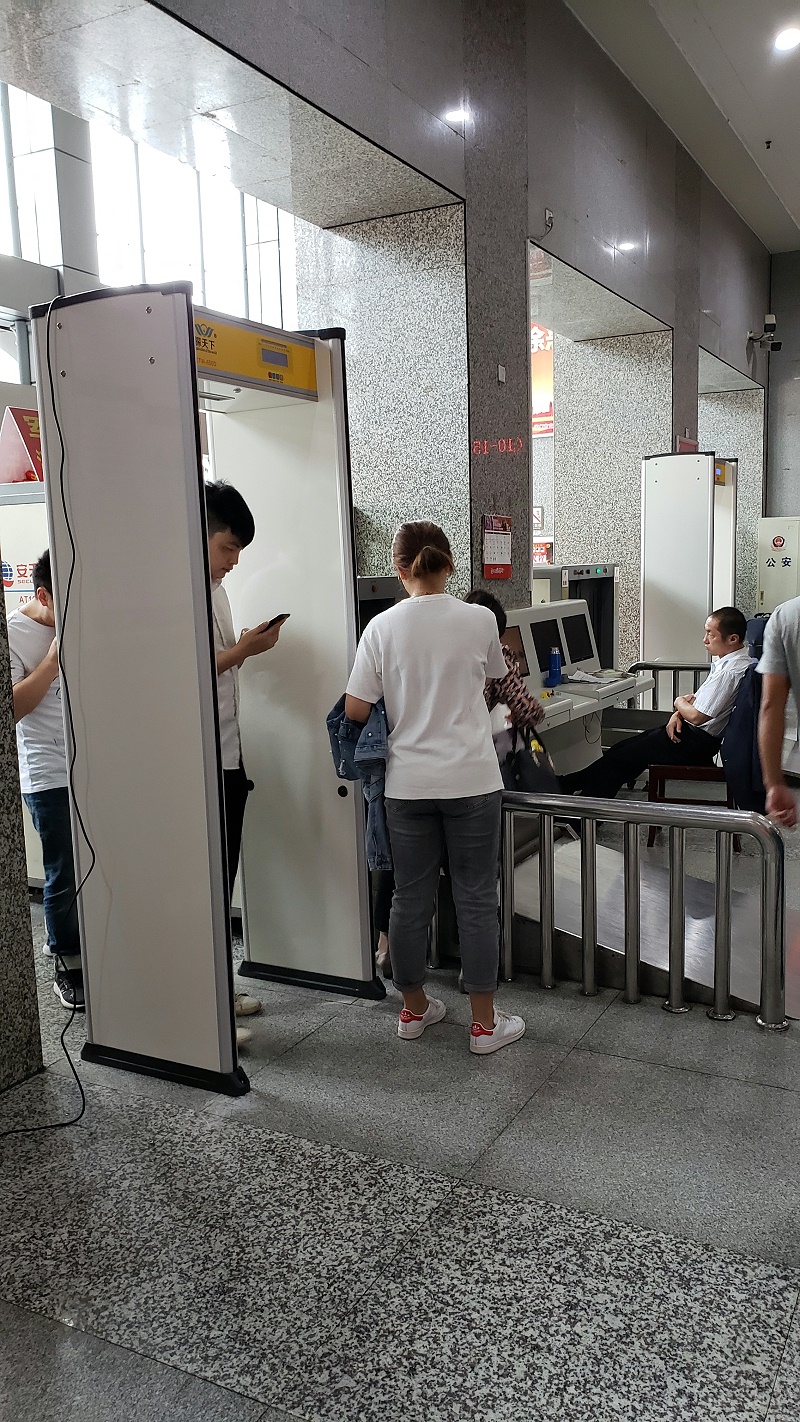 車(chē)站安檢門(mén)