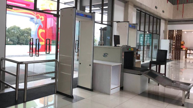 為了游客玩得更安心！杭州開元森泊度假樂園安裝探天下景區(qū)安檢門