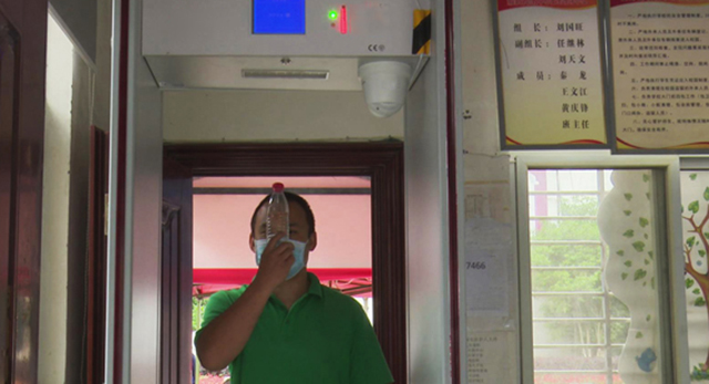 保障師生安全，通過式紅外線測溫門強(qiáng)化學(xué)校出入安全防線
