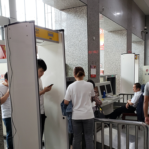 車(chē)站金屬探測(cè)門(mén)