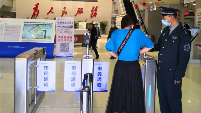 醫(yī)院的第一道防線，金屬安檢門為醫(yī)護(hù)人員保駕護(hù)航