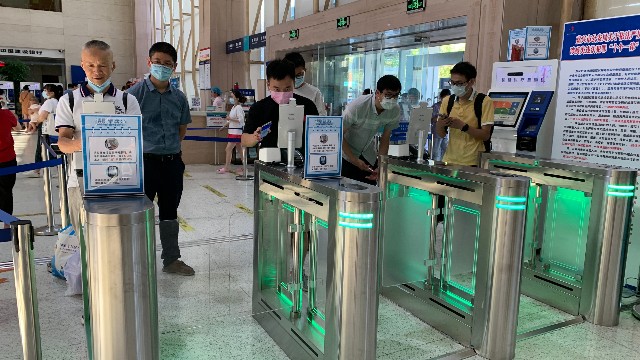 測溫人臉門禁閘機